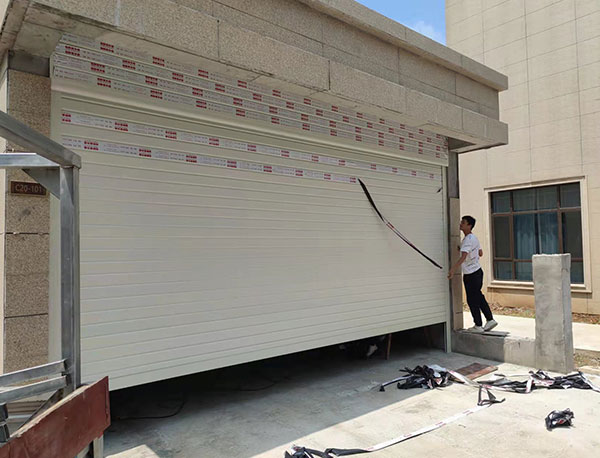 別墅車庫(kù)門